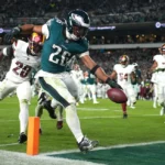 Philadelphia Eagles Surge in the Fourth Quarter to Beat Washington Commanders and Extend Win Streak to Six Games